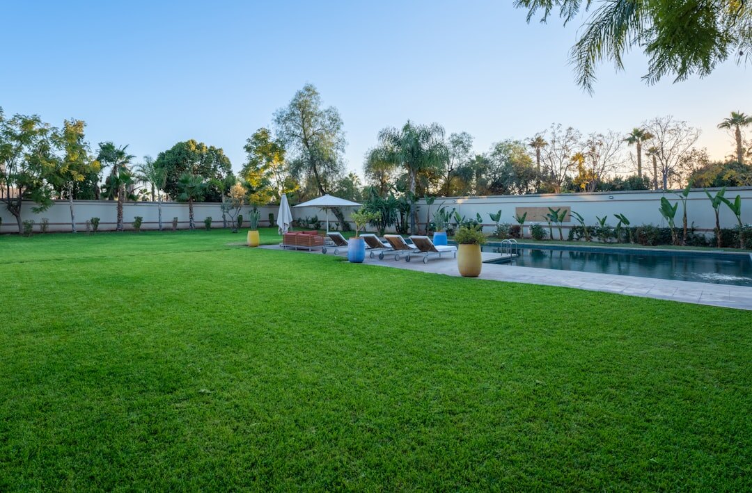 celebrity poolside garden